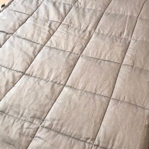 Weight blanket née never used 48 x 72 Gray